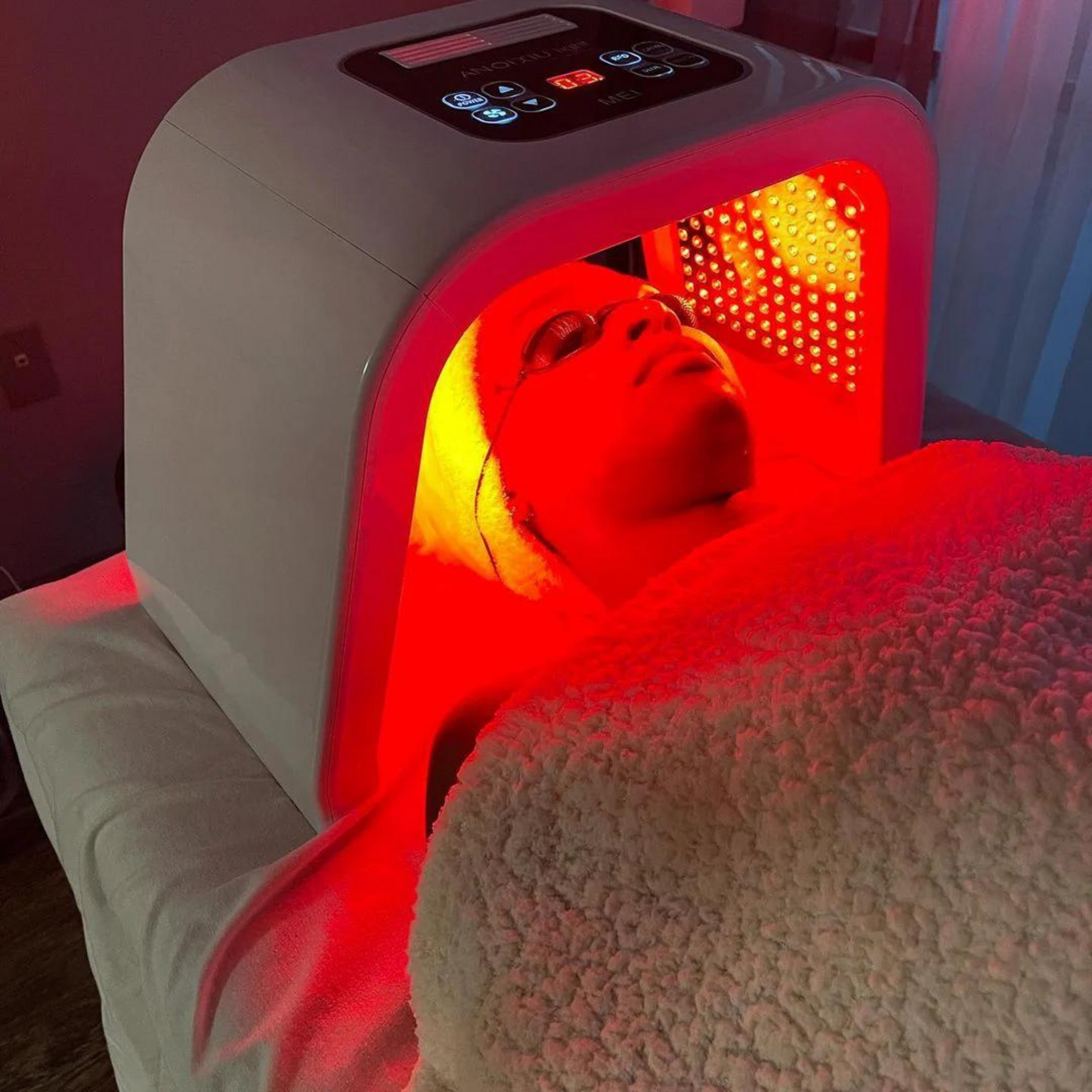 LumaLuxx™ LED Light Therapy Machine